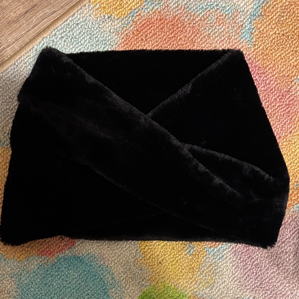 Black Faux Fur Cross-Front Neck Warmer